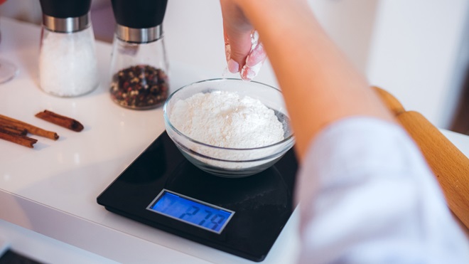 weighing_flour_digital_scales_HWT